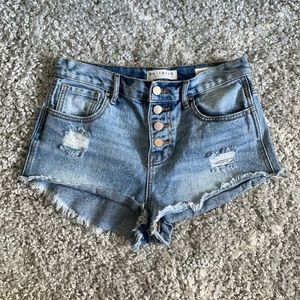 Bullhead distressed denim short